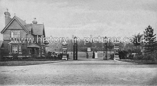 The Entrance to Bedford Park, Bedford, Bedfordshire. c.1904